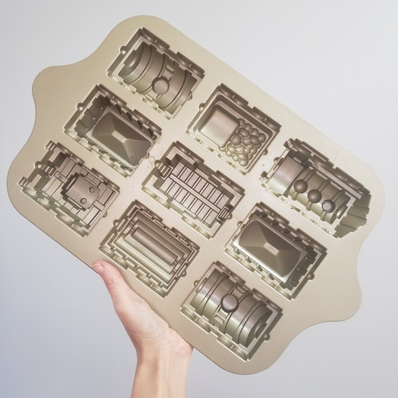 Nordic Ware Train Cake Pan 5 Cups - Picture 8 of 12